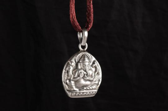 Silver ganesh locket Clearance