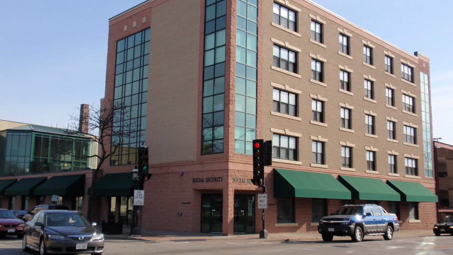 707 N Grand Ave 403, Waukesha, WI 53186 Berg