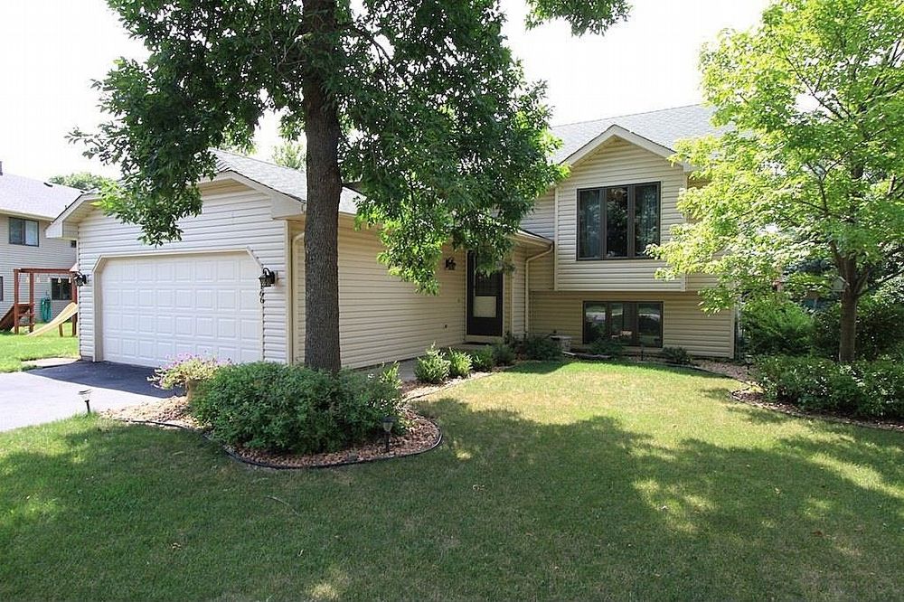 Eagan House: 1166 Westbury Knoll