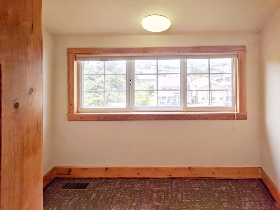 514 SW 7th St, Newport, OR 97365 Oregon Coast Property Management