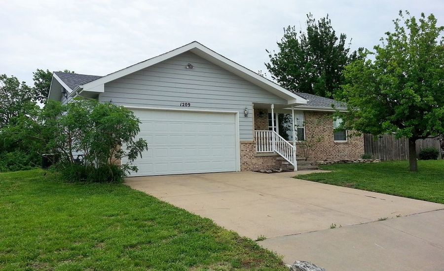 1209 Eastgate Dr, Salina, KS 67401 Prime Property