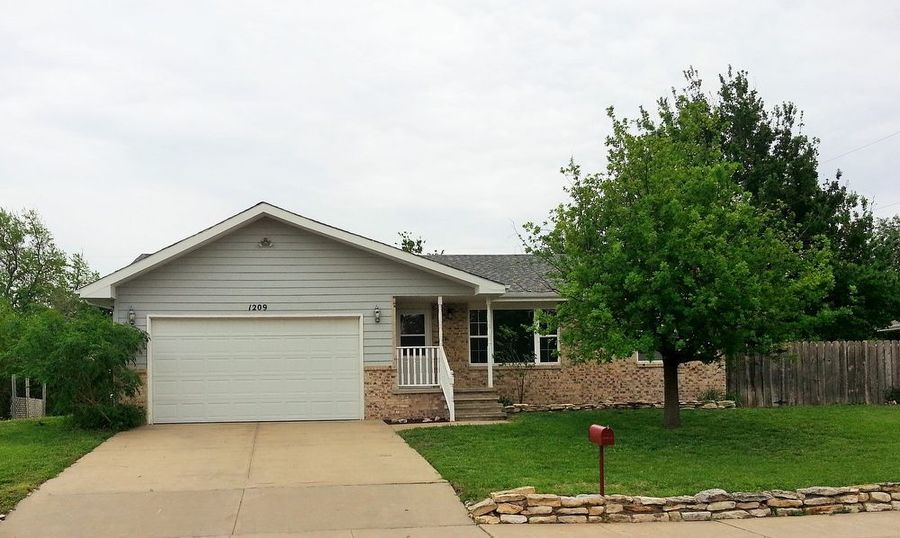 1209 Eastgate Dr, Salina, KS 67401 Prime Property