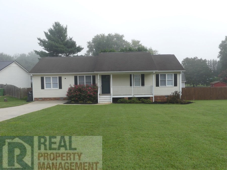 618 Farmwood Drive, Kernersville, NC 27284 Real Property Management