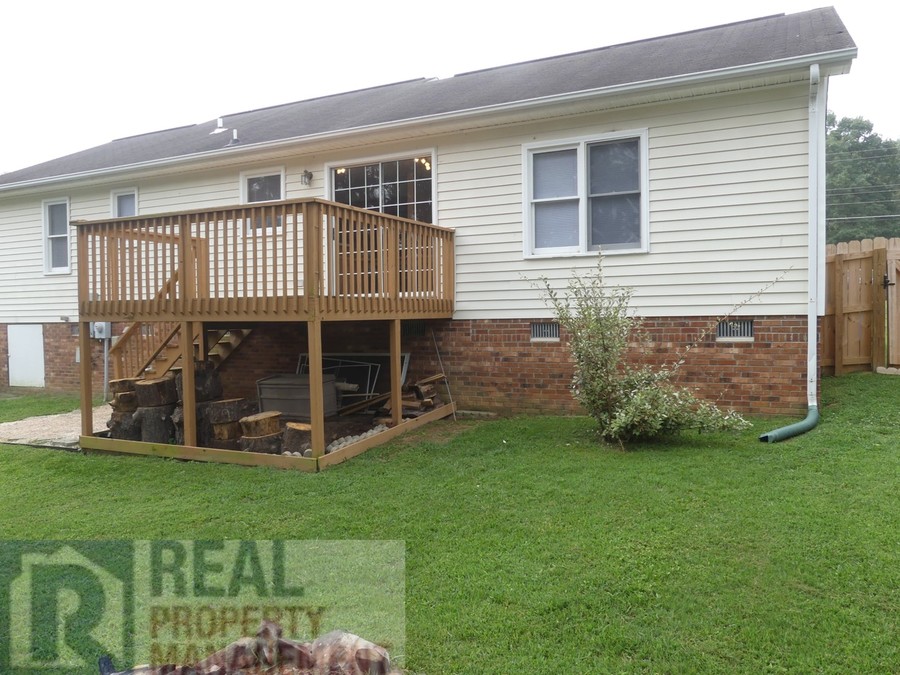 618 Farmwood Drive, Kernersville, NC 27284 Real Property Management