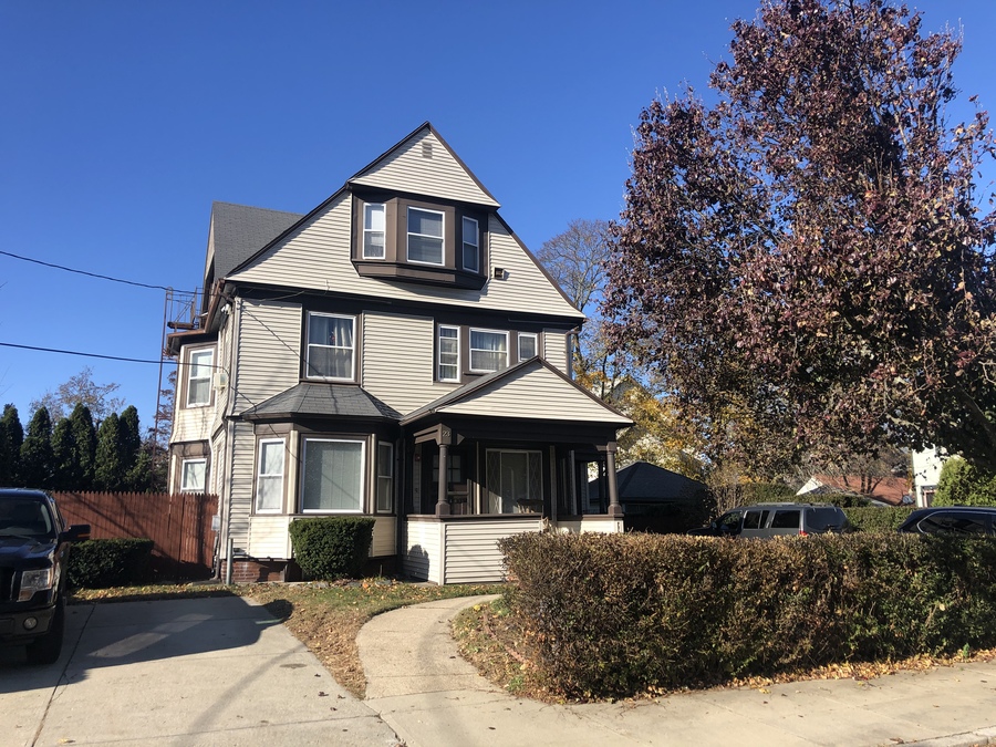 23 Maynard St 2R, Pawtucket, RI 02860 Stonelink Property Management