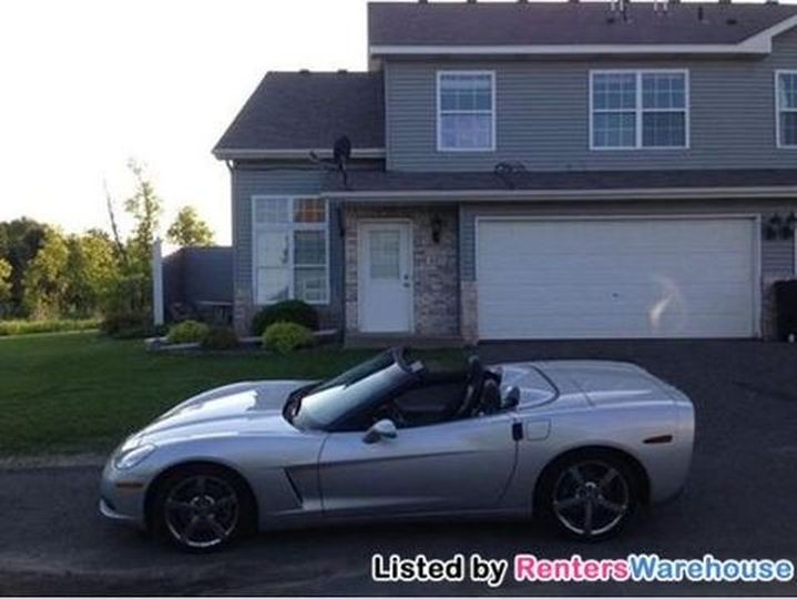 Somerset Townhome: 637 Meadow Ln