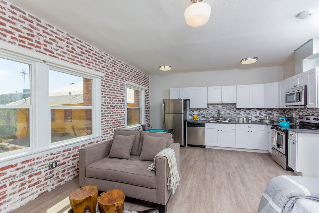Los Angeles Apartment: 412 S Lake St