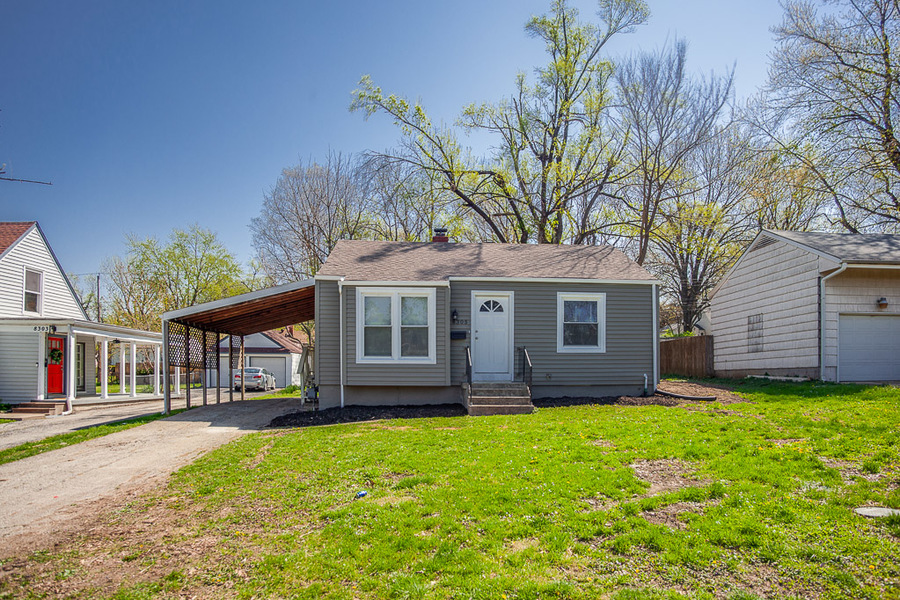 8305 Ward Pkwy, Kansas City, MO 64114 CJ Real Estate, Inc