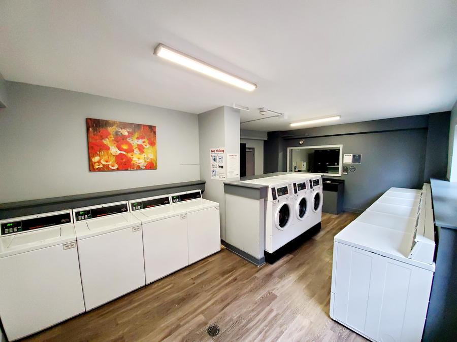 732 W Bittersweet Pl 102, Chicago, IL 60613 Kass Management