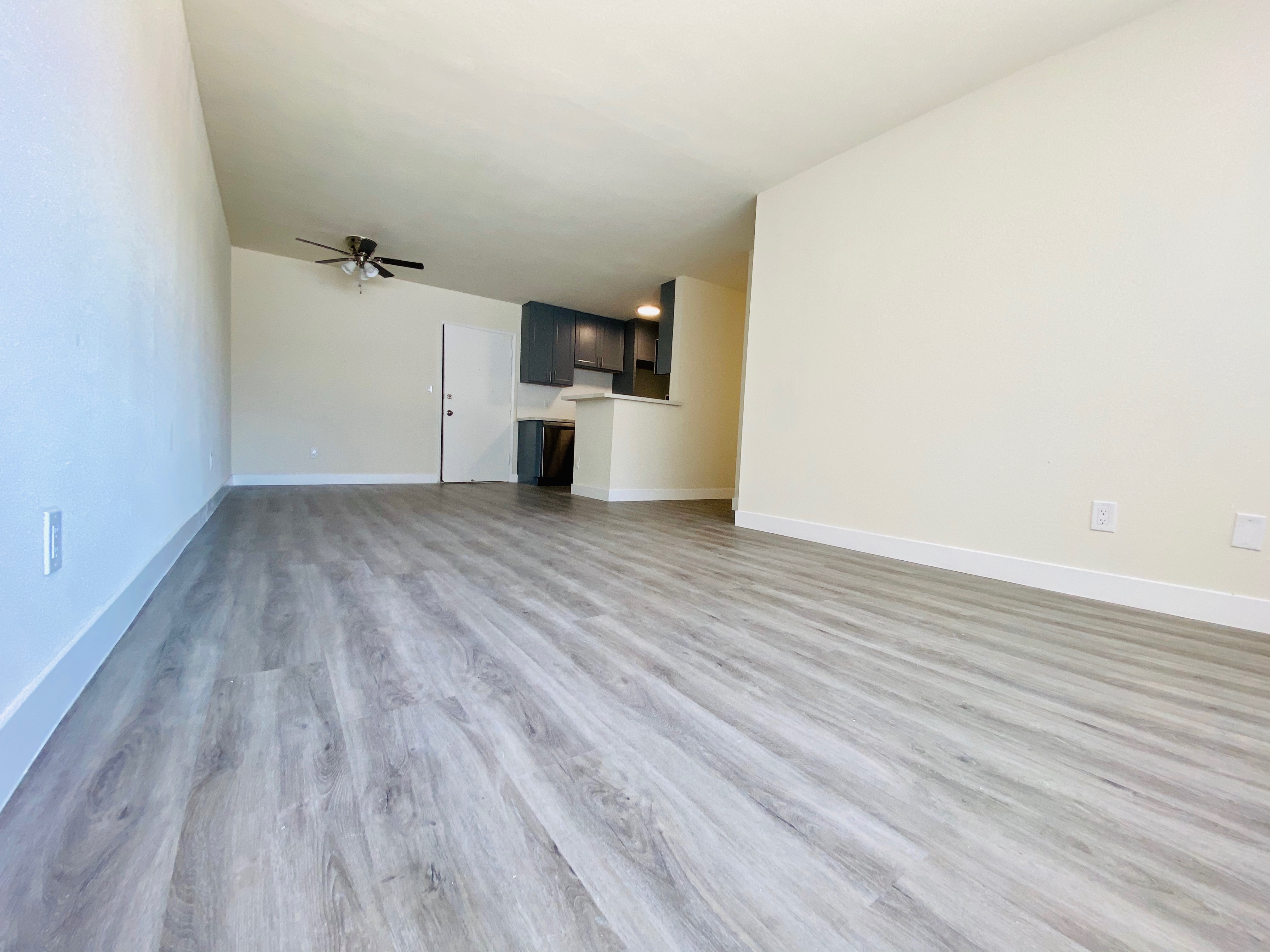 Van Nuys Condo: 6943 Hazeltine Ave