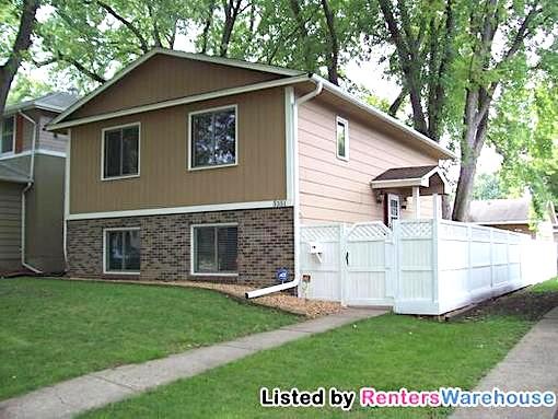 Robbinsdale House: 3351 Grimes Ave N