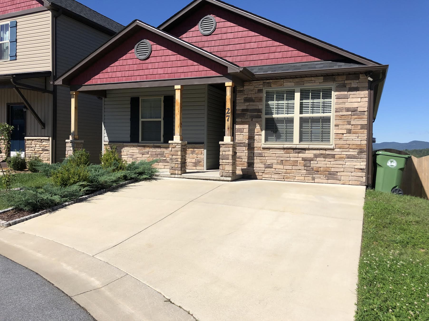 Fletcher House: 27 Harrelson Lane