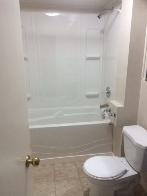 Regina House: 950 Athol St