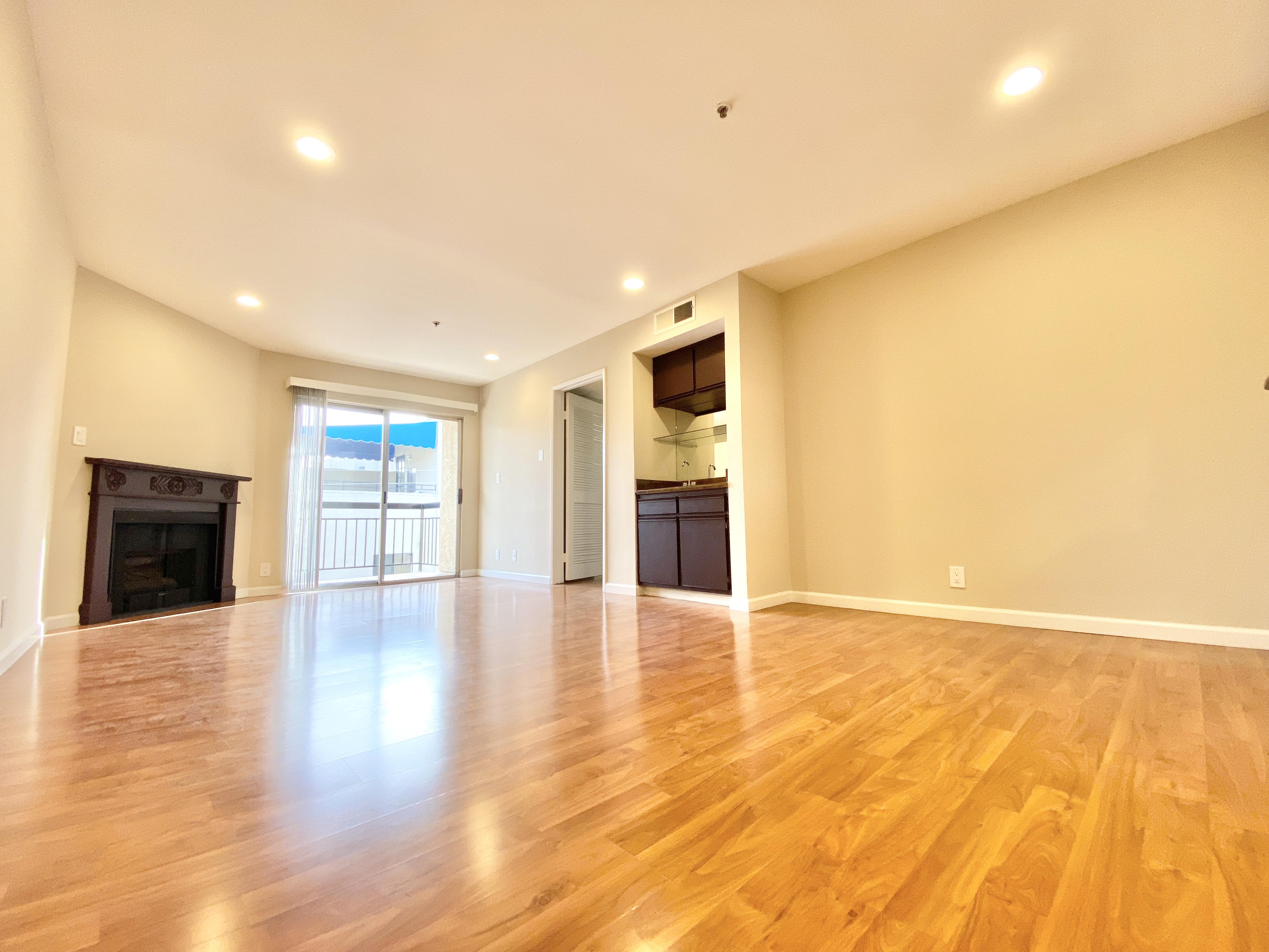 Los Angeles Apartment: 8720 Burton Way