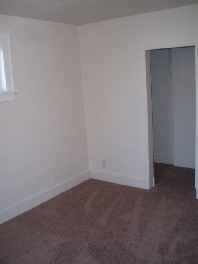 801 1/2 3rd St SW, Puyallup, WA 98371 Kalles Property Management