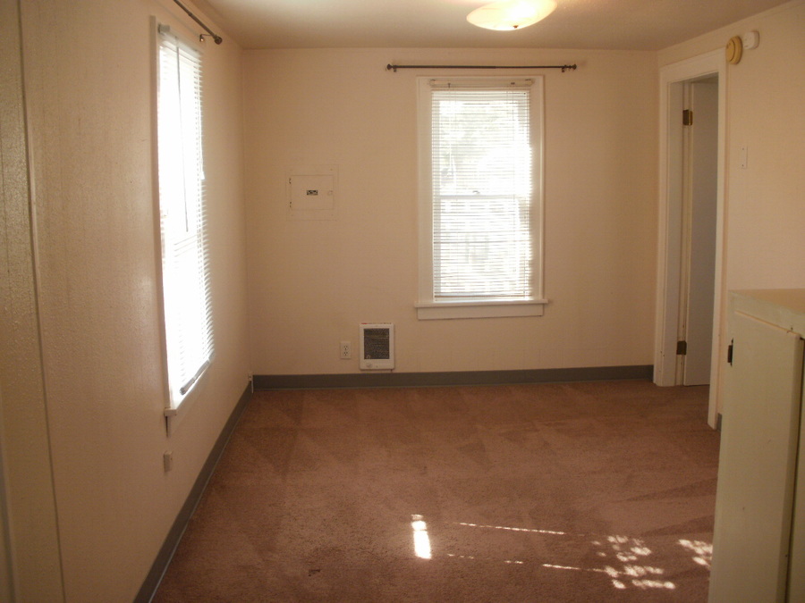 801 1/2 3rd St SW, Puyallup, WA 98371 Kalles Property Management