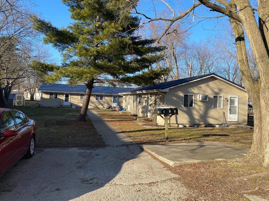 301 Pine Street Apartment B, IL 61846 Zindars