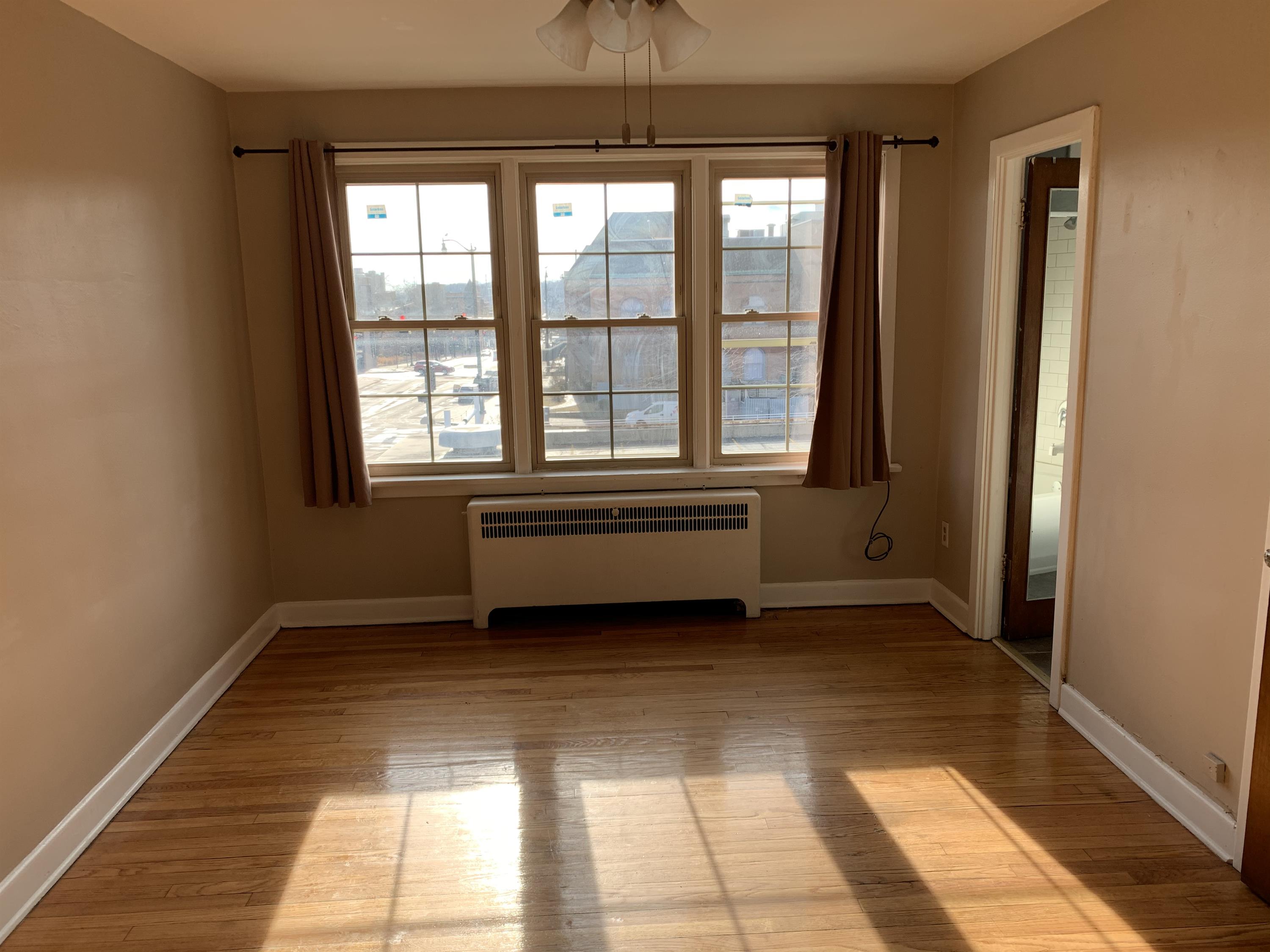 Elgin Condo: 114 N Spring St