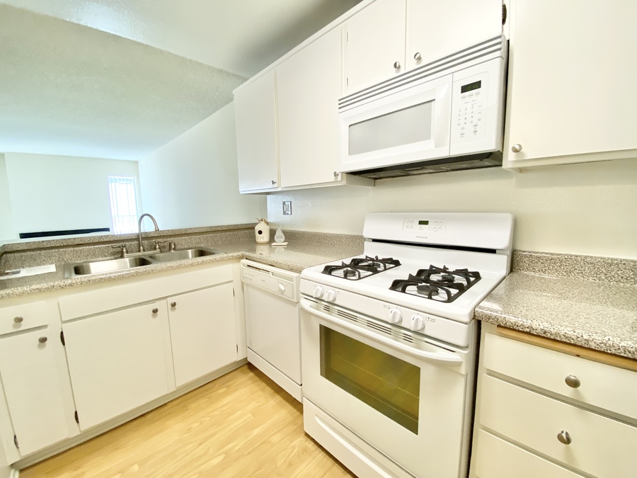 3402 Ben Lomond Pl 125, Los Angeles, CA 90027 Hoffman Brothers Realty