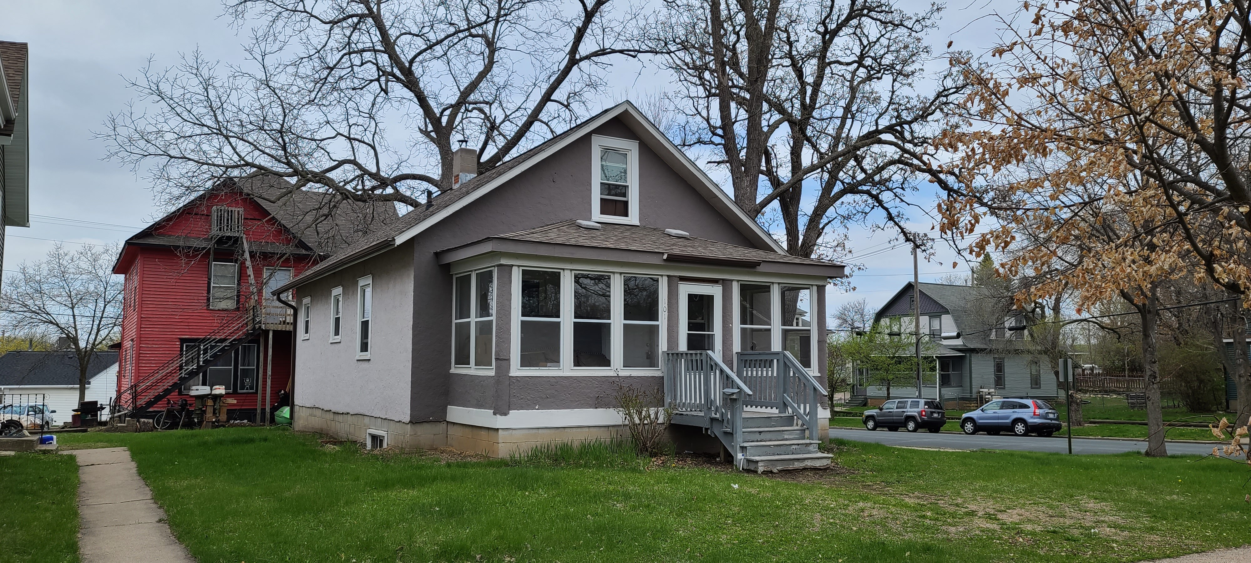 River Falls House: 101 S 3rd St