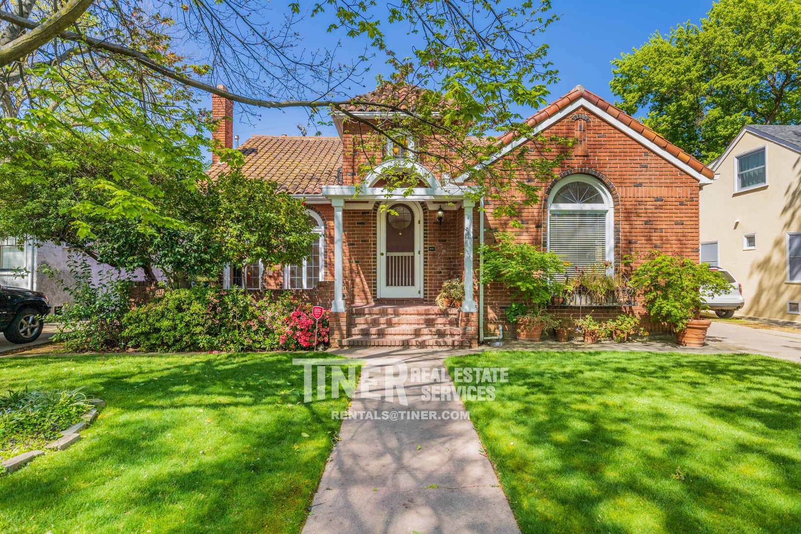 Sacramento House: 842 42nd St