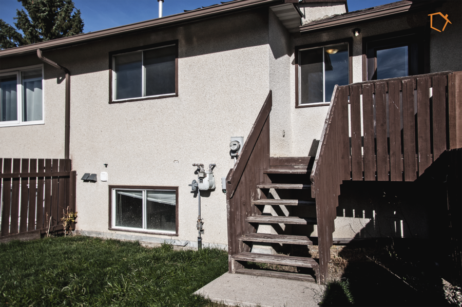 611 Columbia Blvd W, Lethbridge, AB T1K 5K3 Renters Choice