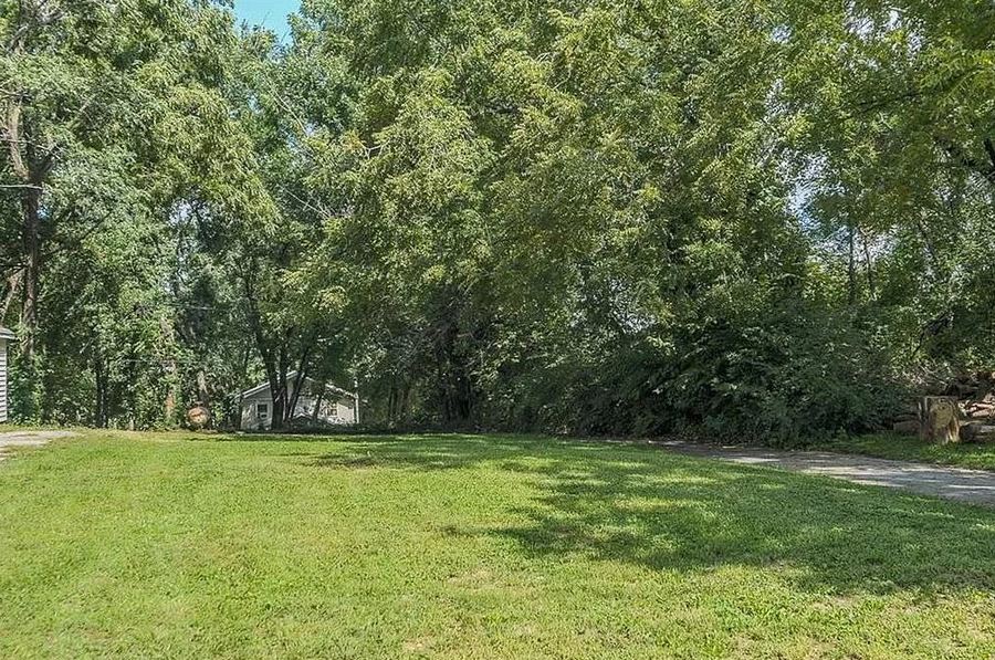 8312 Wilson Rd, Kansas City, MO 64125 CJ Real Estate, Inc