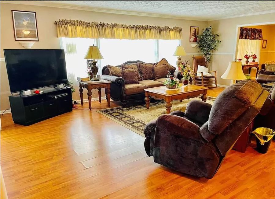 1010 Flower St, Albertville, AL 35951 Golden Rule Real Estate