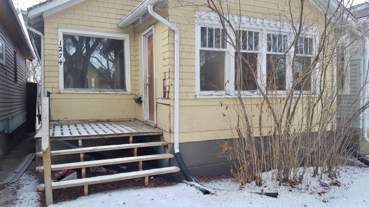 1274 St, Regina, SK S4T2Y1