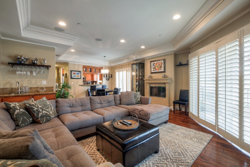 Los Angeles Condo: 11578 Iowa Ave