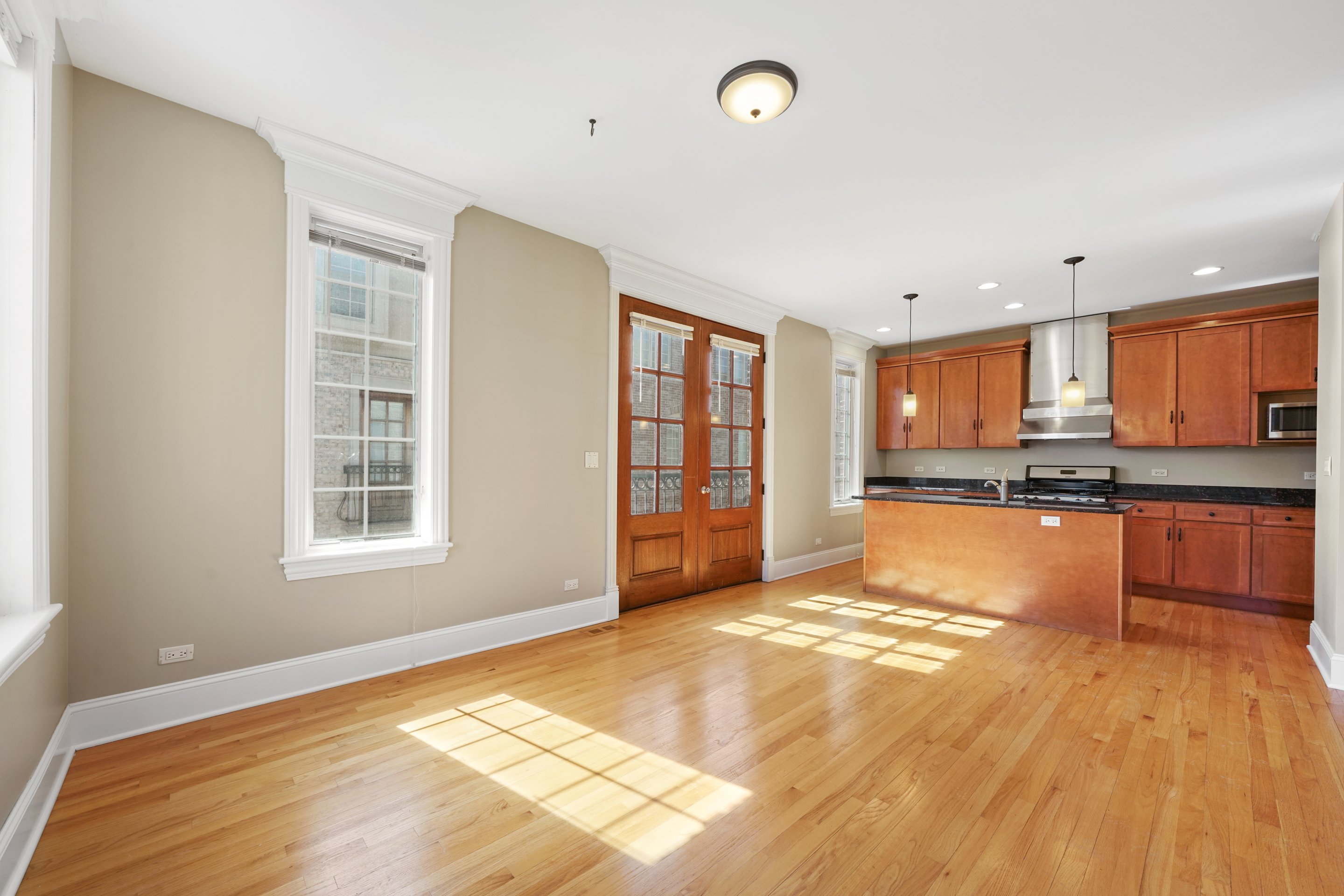 La Grange Townhome: 829 S La Grange Rd