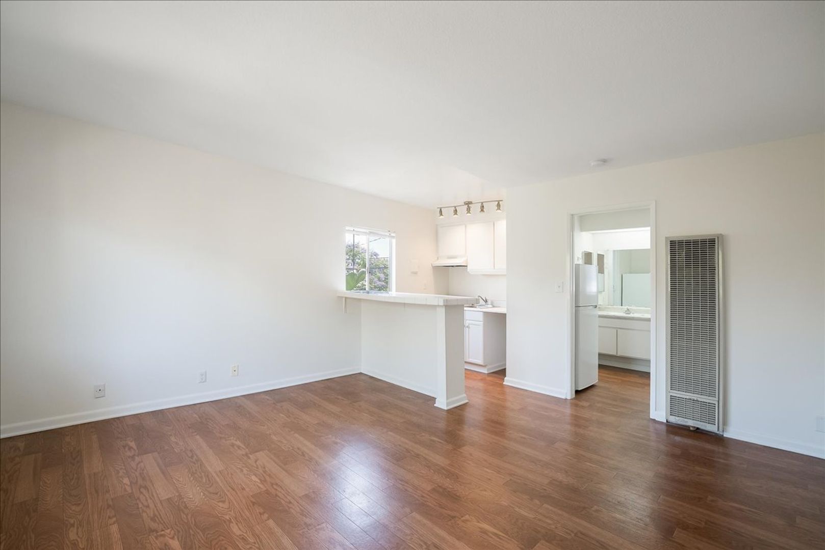 Los Angeles Condo: 7100-7104 1/2 Kittyhawk Ave. 1/2