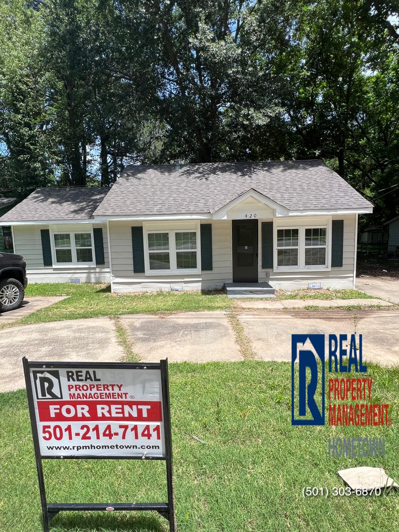 Jacksonville House: 420 Graham Rd.