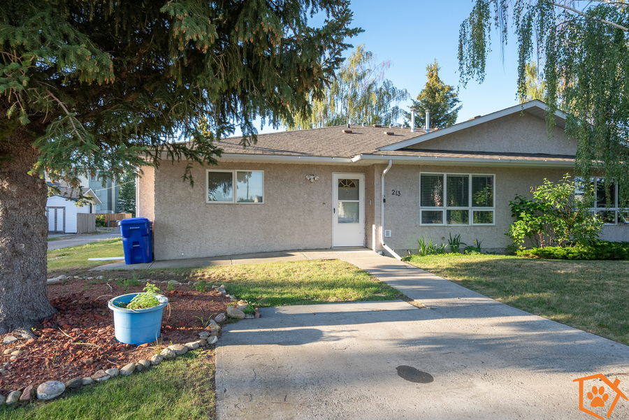 ShowMojo 1213 48 Ave W, Claresholm, AB T0L 0T0 Renters Choice