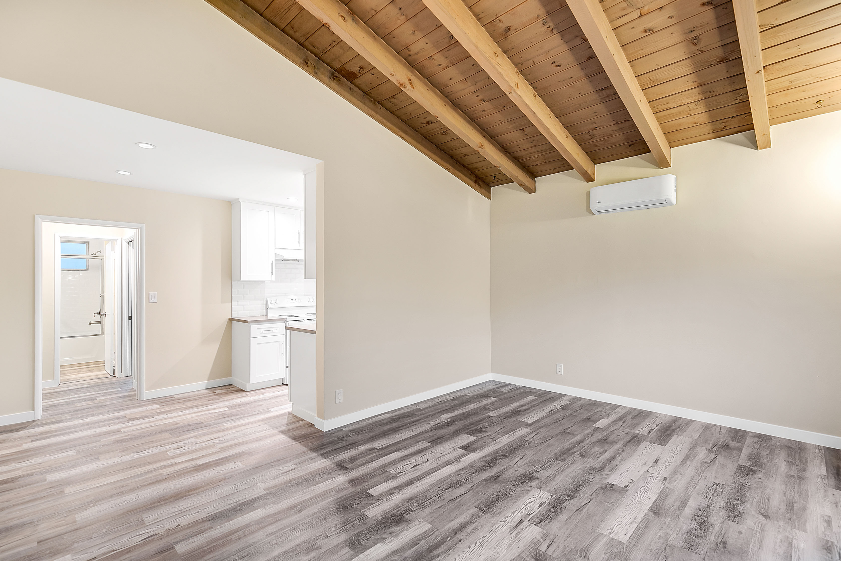 Los Angeles Condo: 3831 Beethoven St