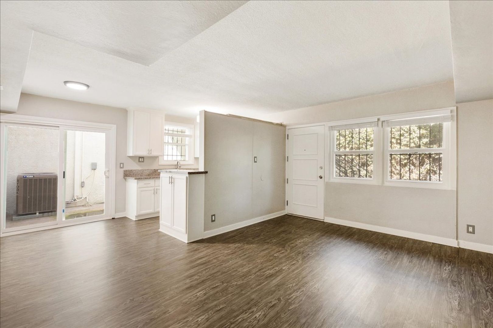 Inglewood Condo: 10223 Crenshaw Blvd.