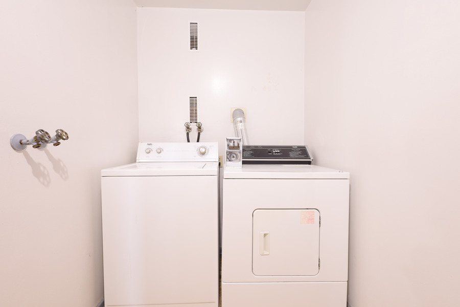 428 10 St W, Brooks, AB T1R 0C1 Renters Choice & Management LTD