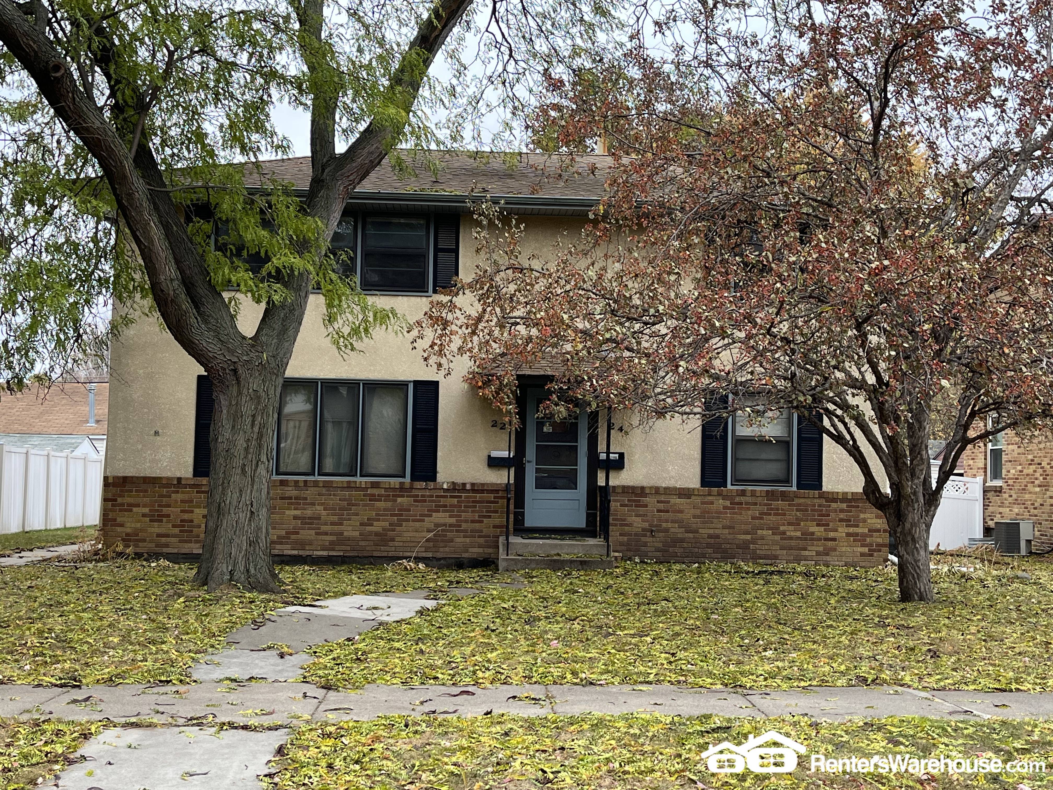 Hopkins Townhome: 24 16th Ave N