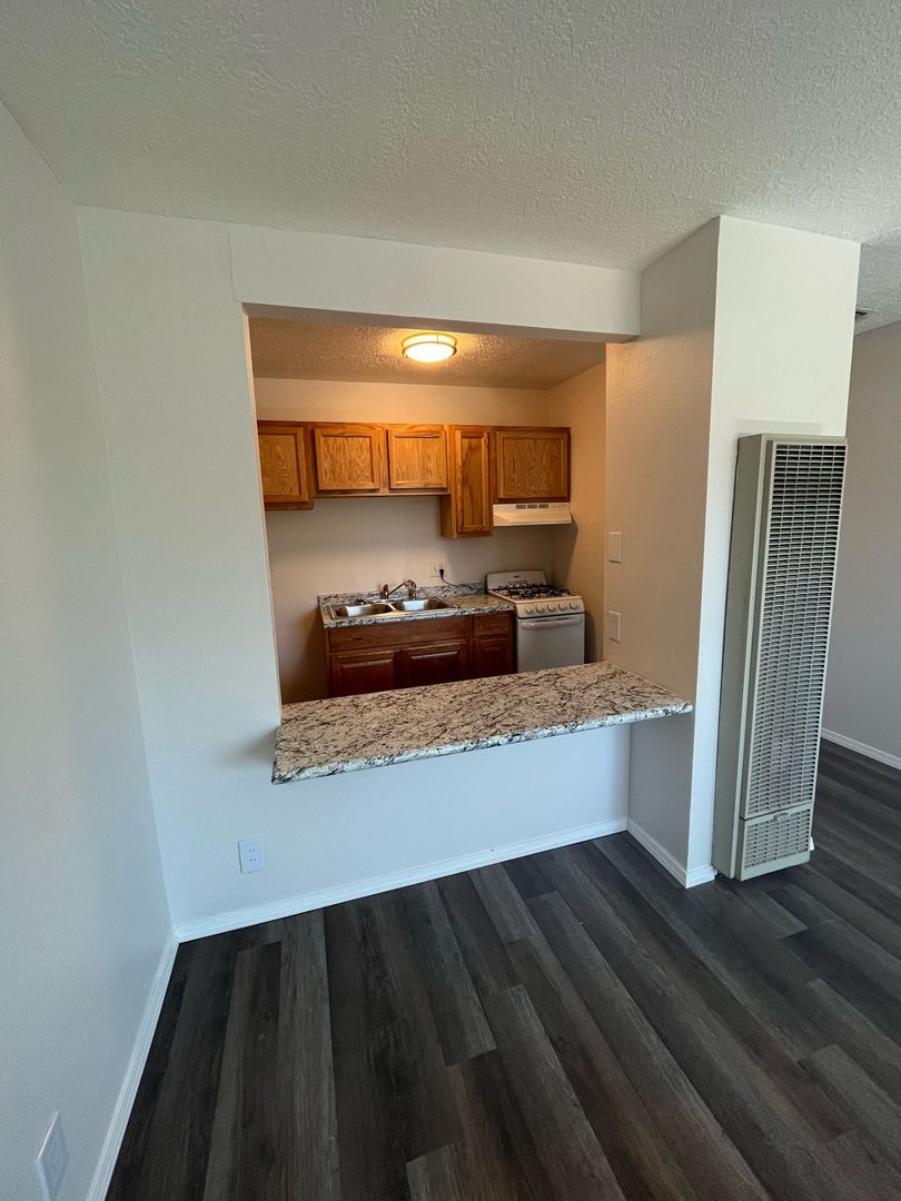 Albuquerque Apartment: 437 Mesilla St SE