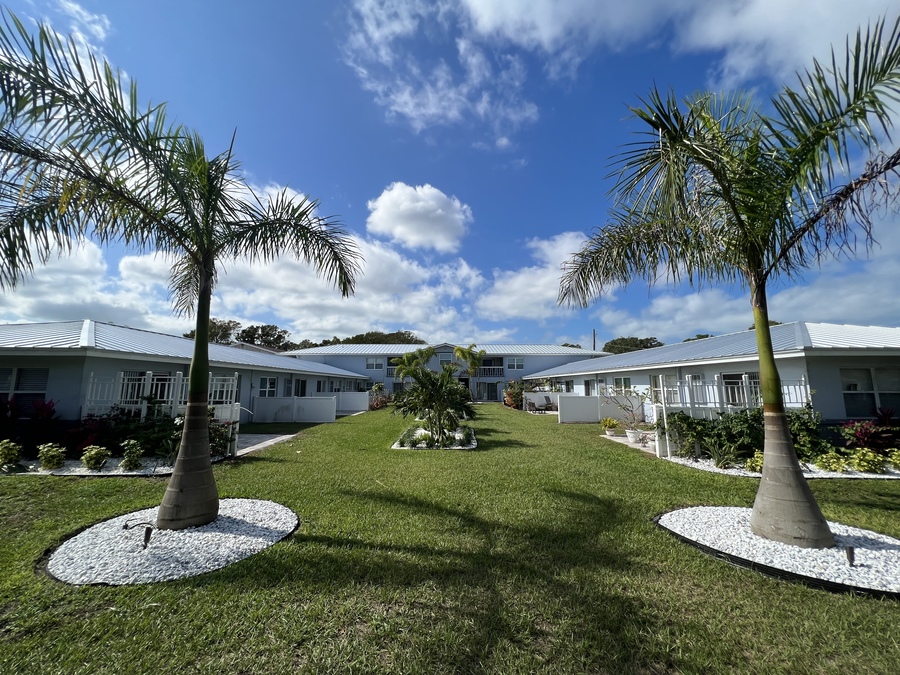 575 ClearwaterLargo Rd 11, Largo, FL 33772 Dean & DeWitt Property