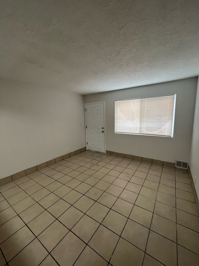 Albuquerque Apartment: 433 Mesilla St SE
