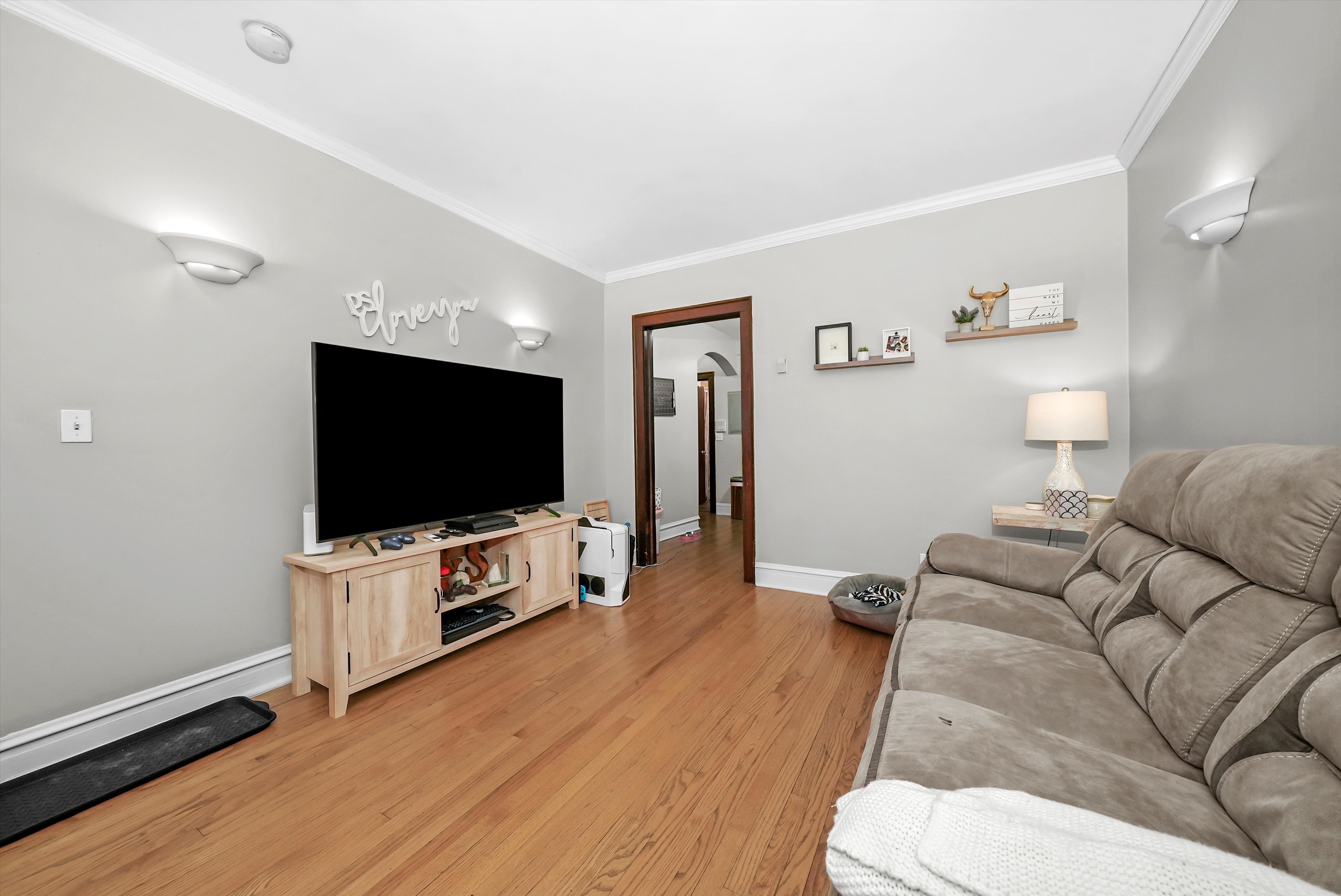 Berwyn Condo: 1929B Grove Ave