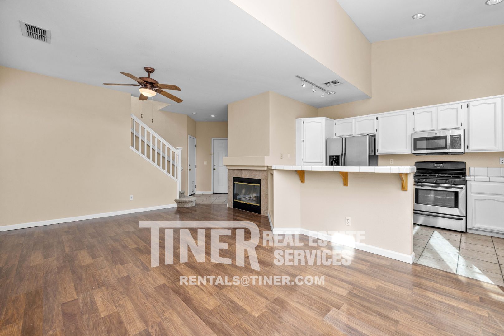 Folsom House: 206 Pacific Oak Court