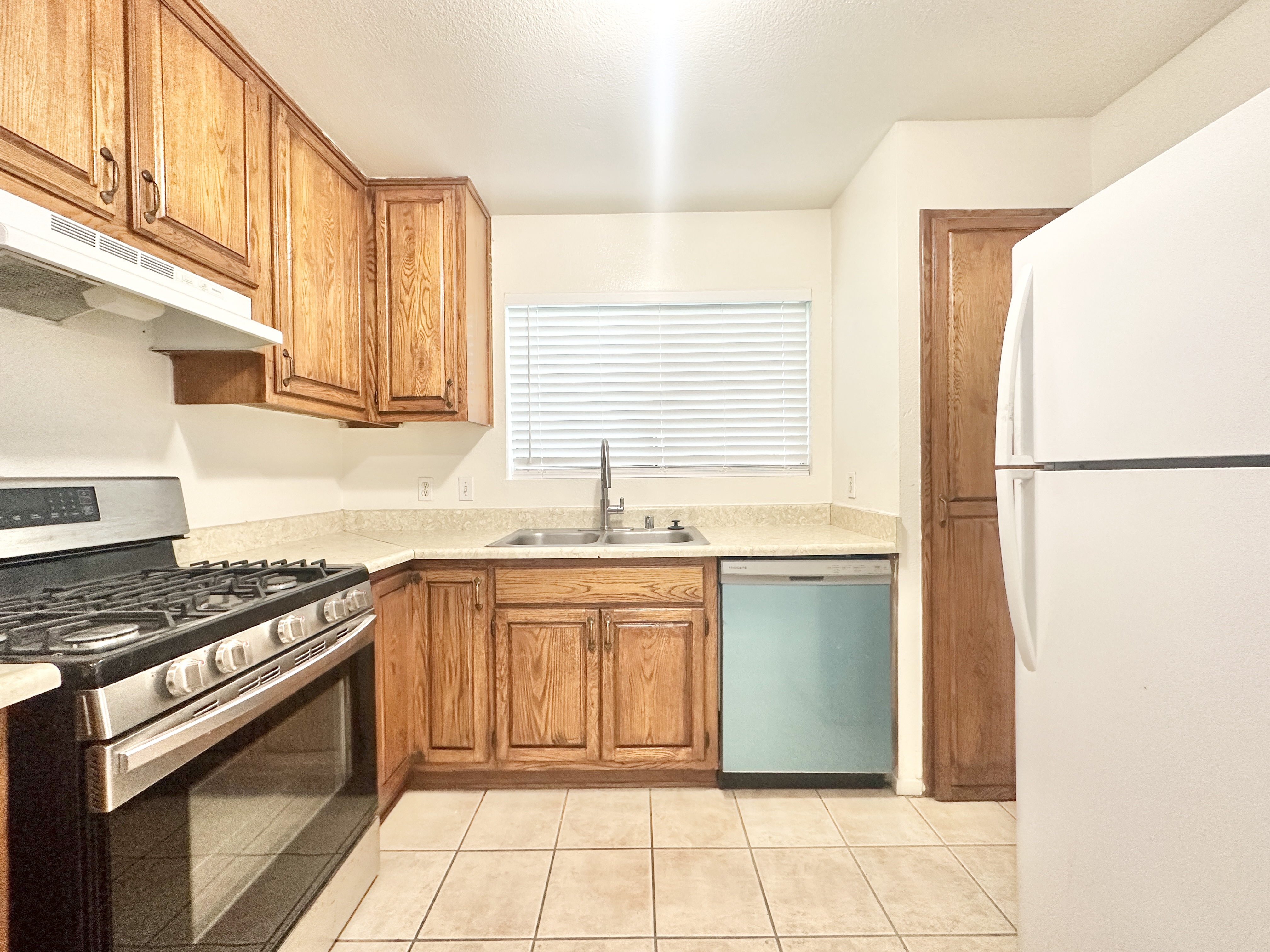 North Hollywood Condo: 5709 Willowcrest Ave