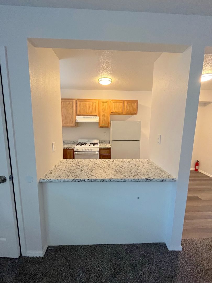 Albuquerque Apartment: 1001 Louisiana Blvd SE
