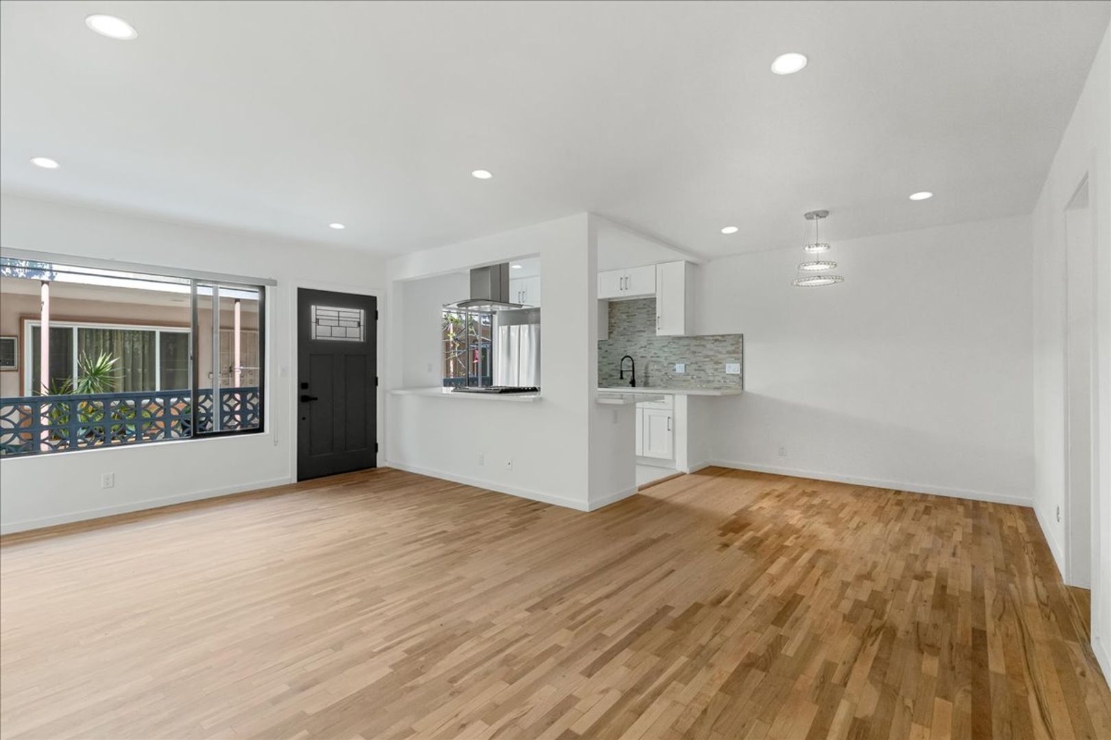 Los Angeles Condo: 652 N Hayworth Ave.