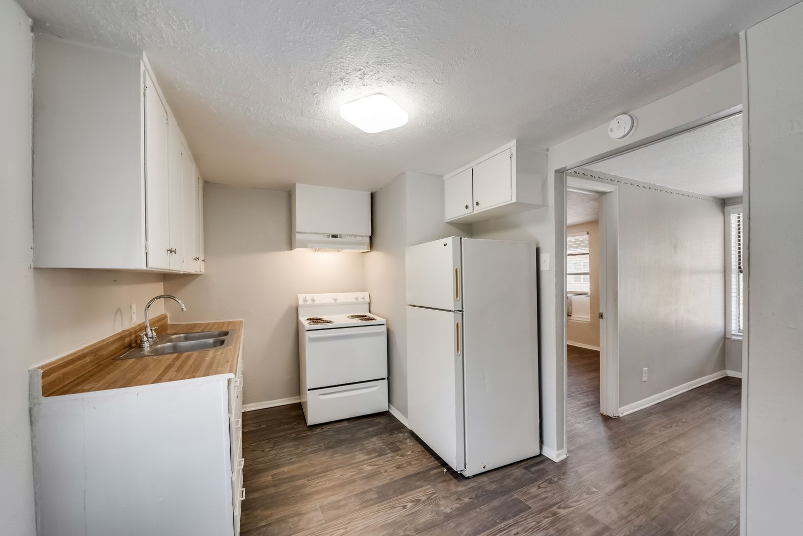 Dallas Apartment: 4810 Live Oak St