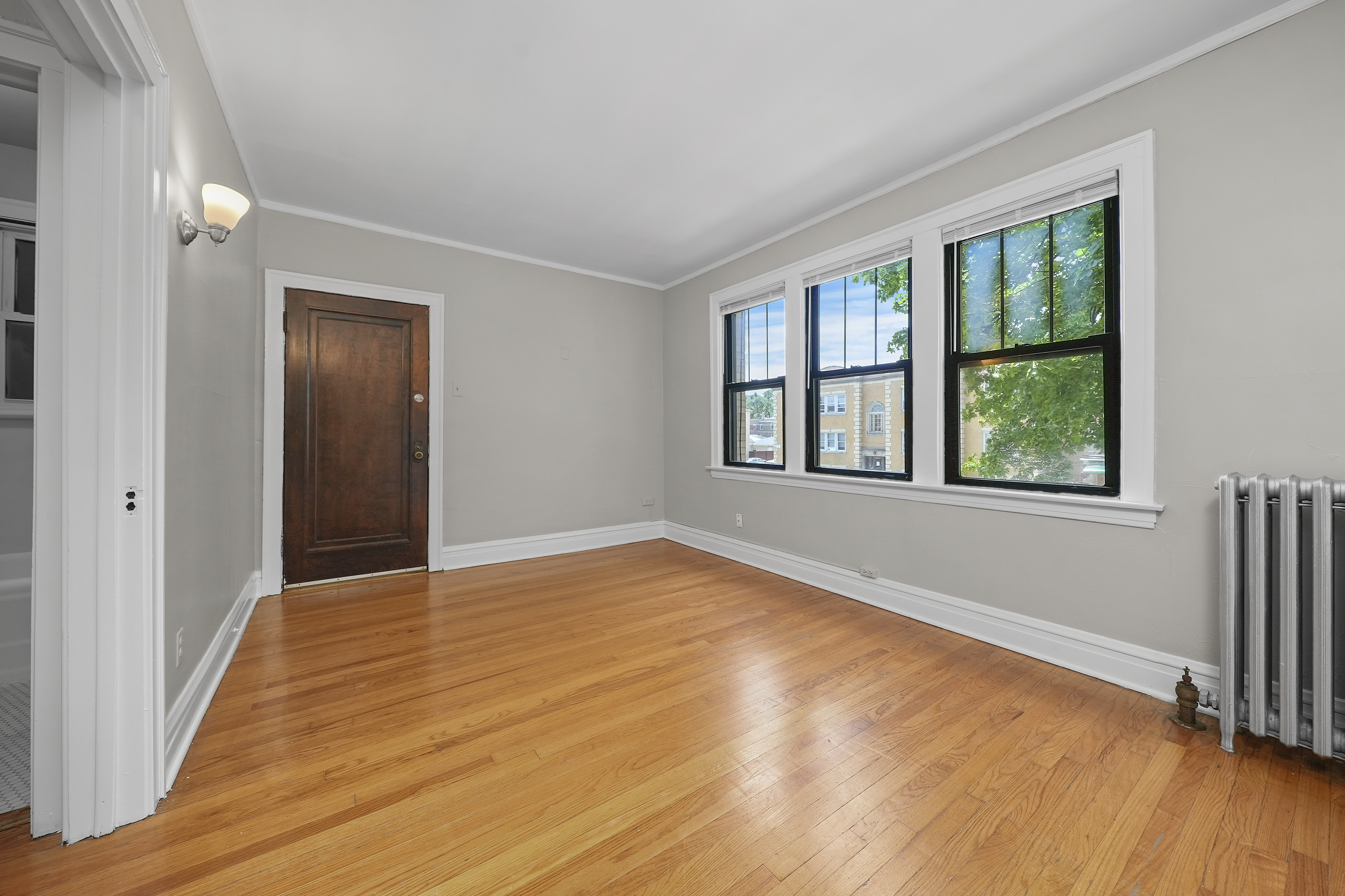 Berwyn Condo: 1939 Grove Ave