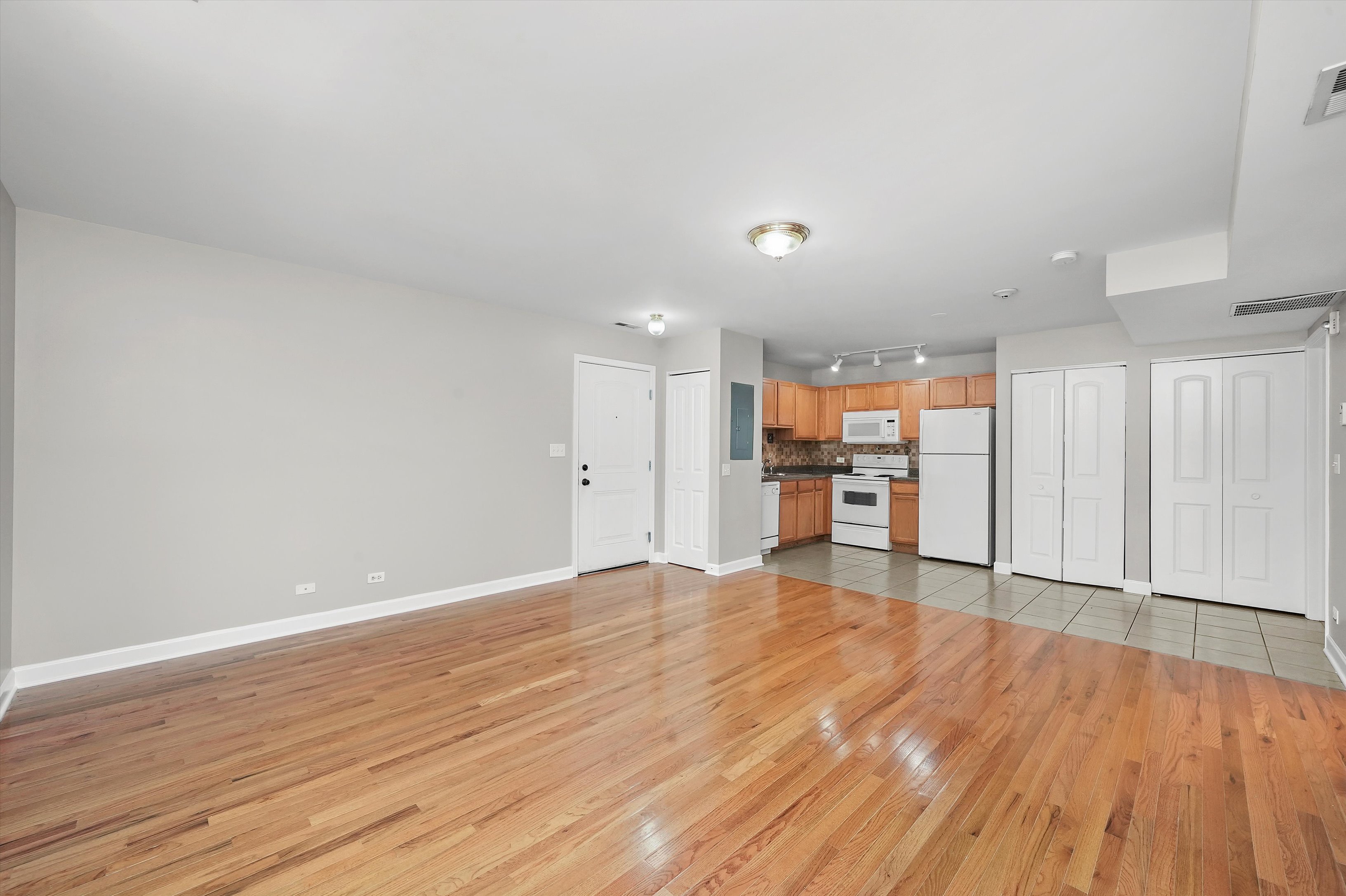 Berwyn Condo: 3423 Ridgeland