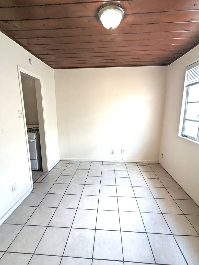 Albuquerque Apartment: 1024 Alvarado Dr SE